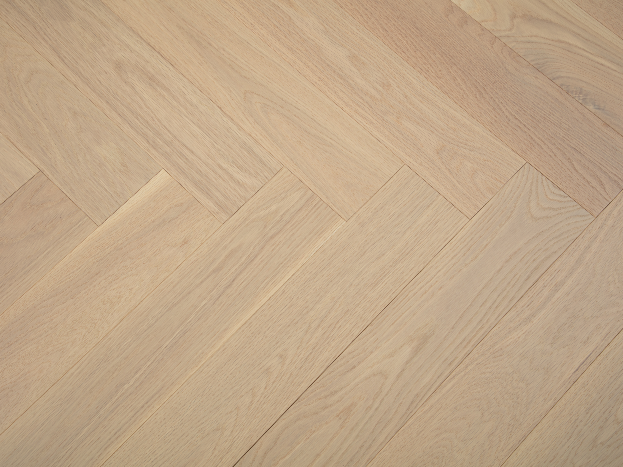 Engineered Hardwood American Oak Herringbone Naked Oak Herringbone Character 5" - 3/4" (18.19 sqft/box)