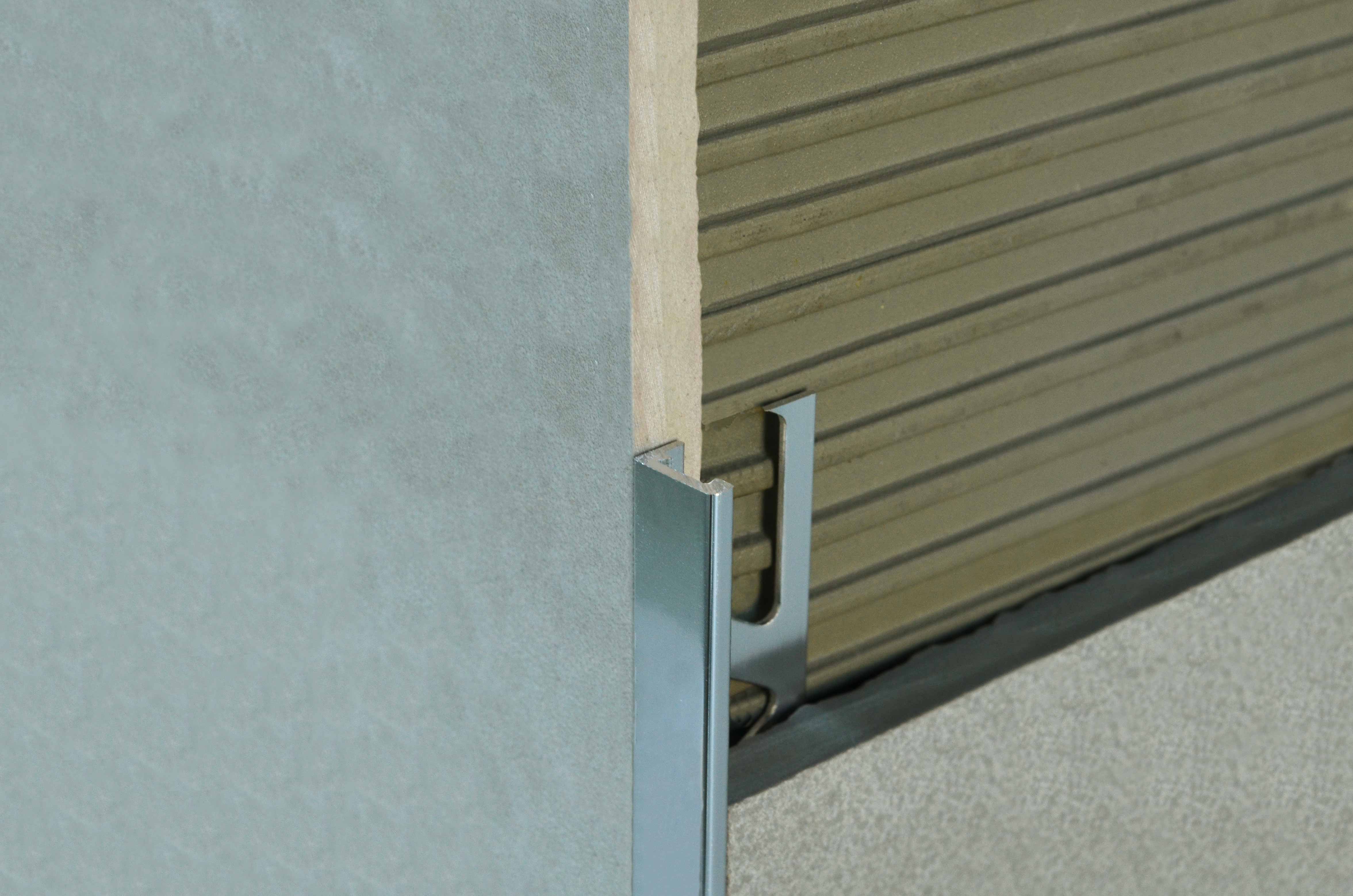 Bordure de tuile Murale Kerajolly Aluminium Poli brillant Chrome 3/8" (10 mm) x 106-5/16"