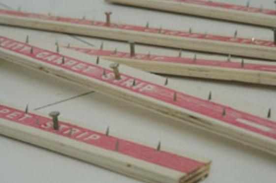 Carpet Tack Strip with Heavy-Duty Concrete Nail 1" x 4' (Pack of 100)