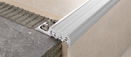 Profilé pour marche Prostair aluminium naturel avec insert en résine de vinyle/caoutchouc - Gris - 10 mm